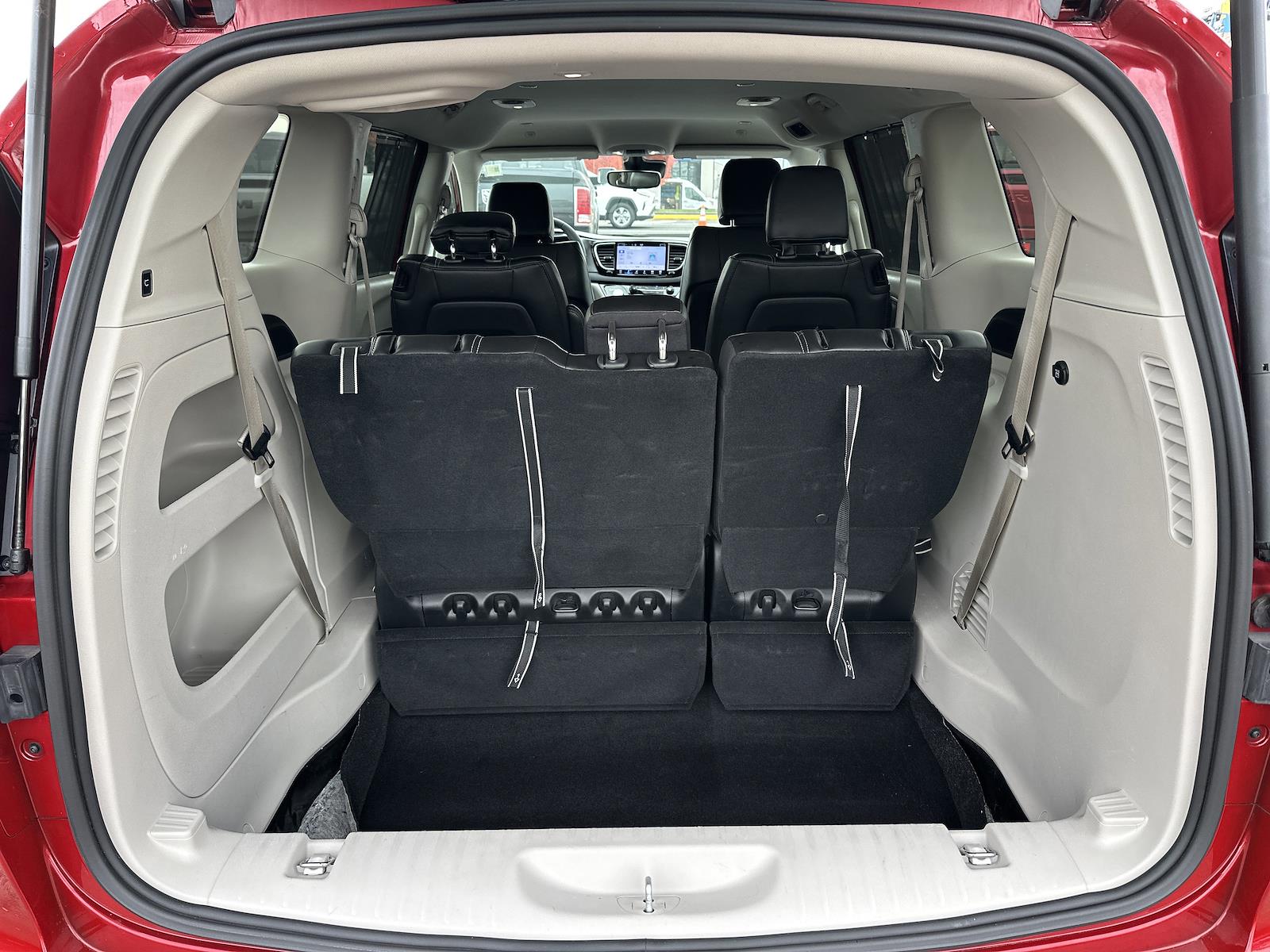 Used 2024 Chrysler Pacifica - photo 6