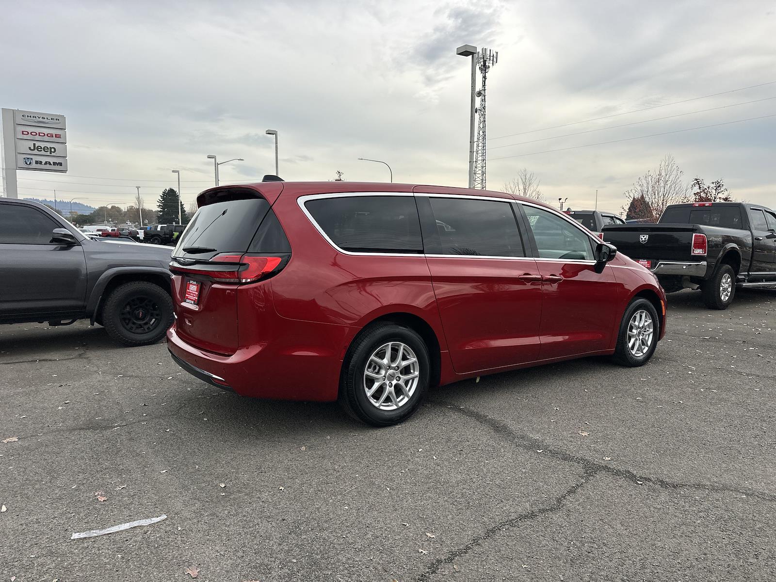 Used 2024 Chrysler Pacifica - photo 7