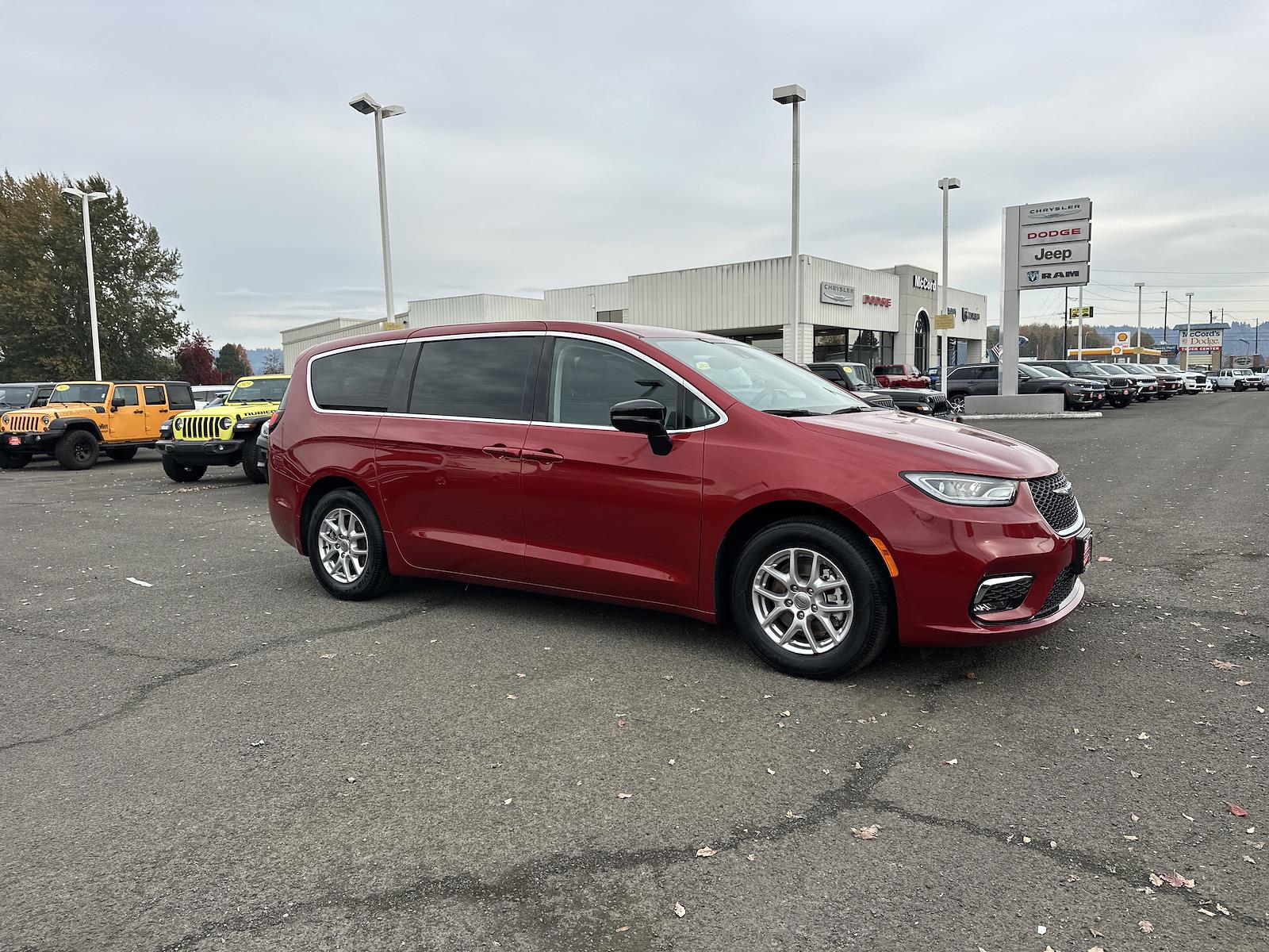 Used 2024 Chrysler Pacifica - photo 8