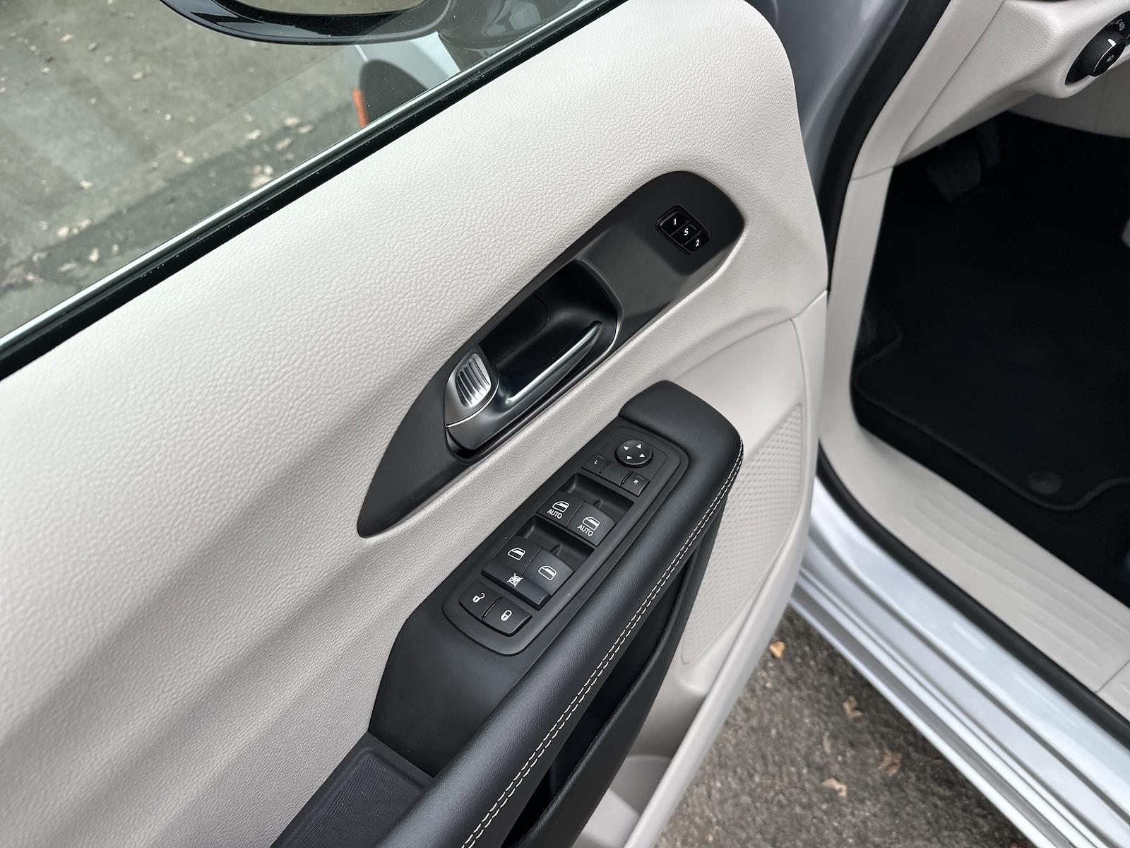 Used 2024 Chrysler Pacifica - photo 16