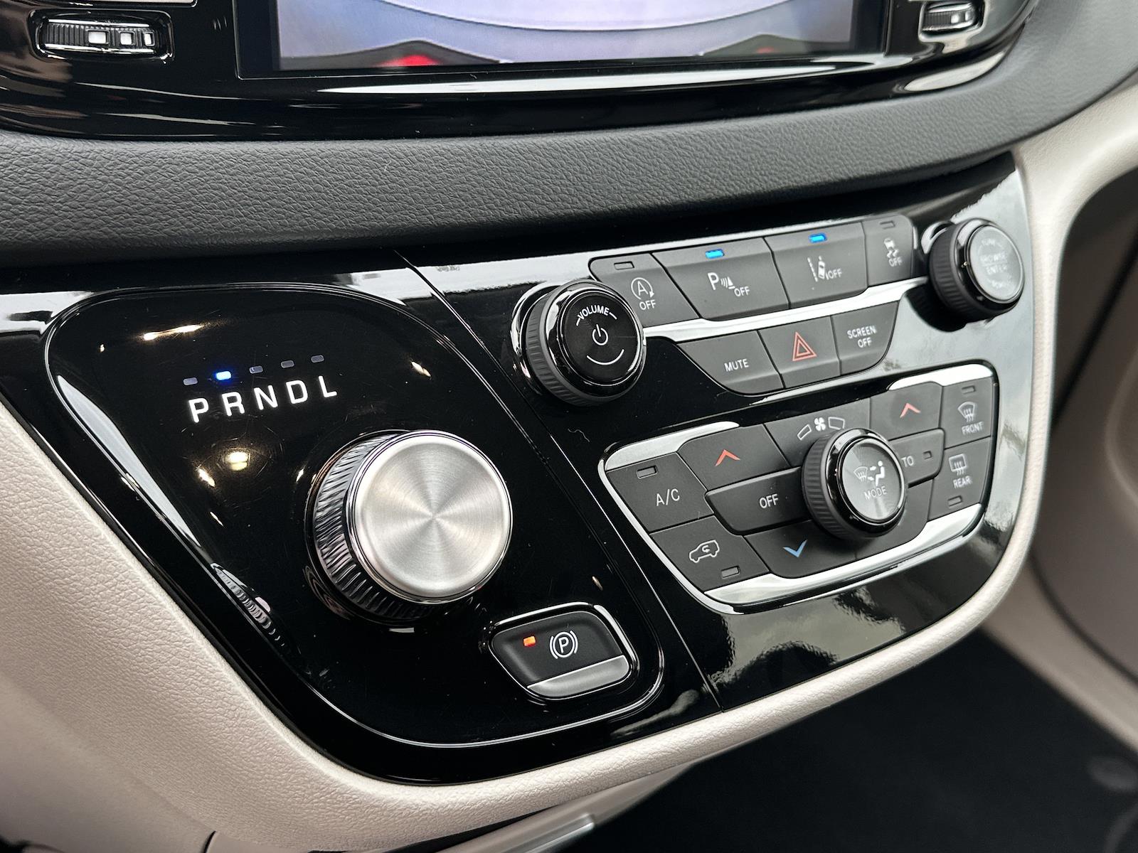 Used 2024 Chrysler Pacifica - photo 24