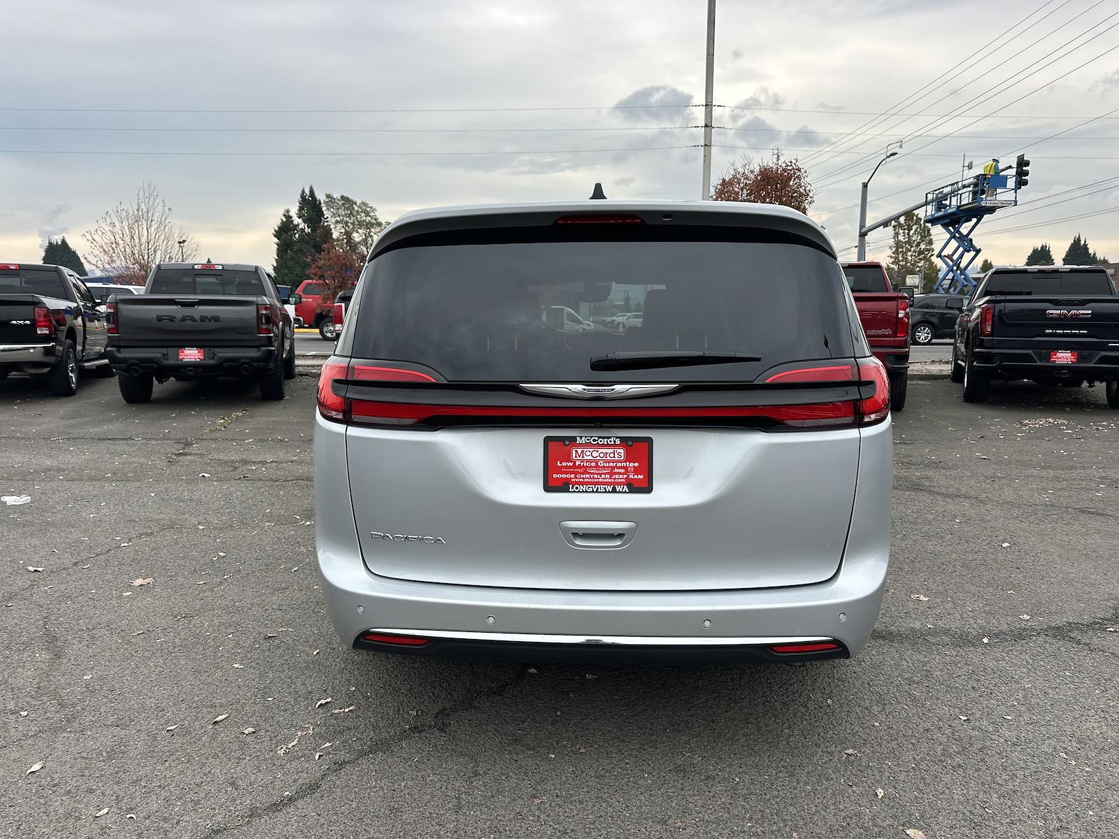 Used 2024 Chrysler Pacifica - photo 6