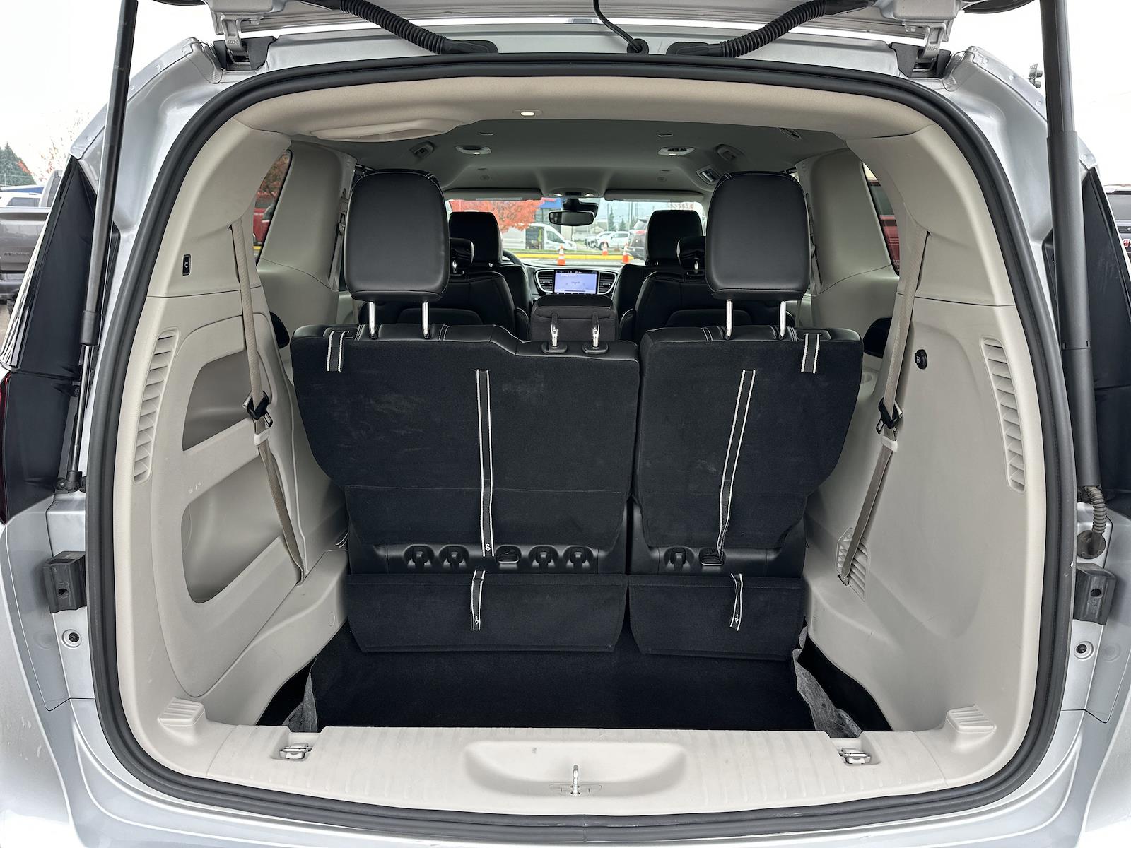 Used 2024 Chrysler Pacifica - photo 7