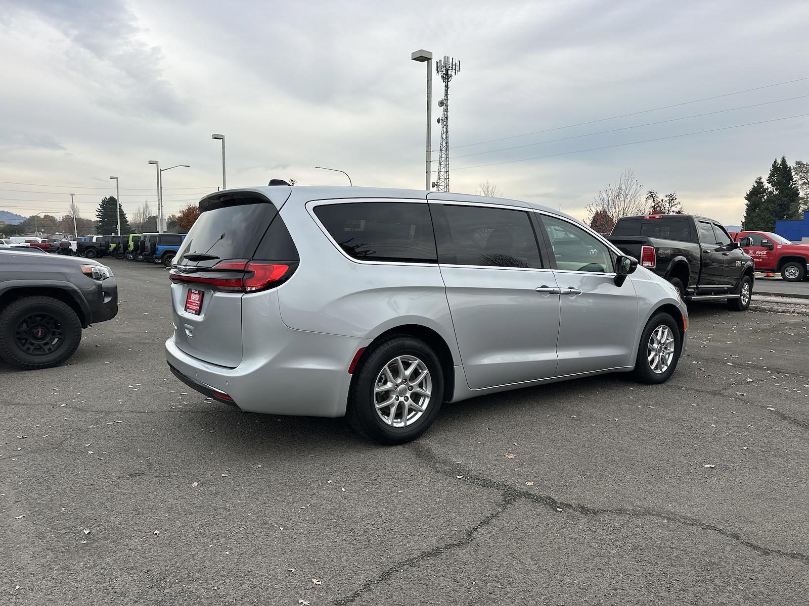 Used 2024 Chrysler Pacifica - photo 8