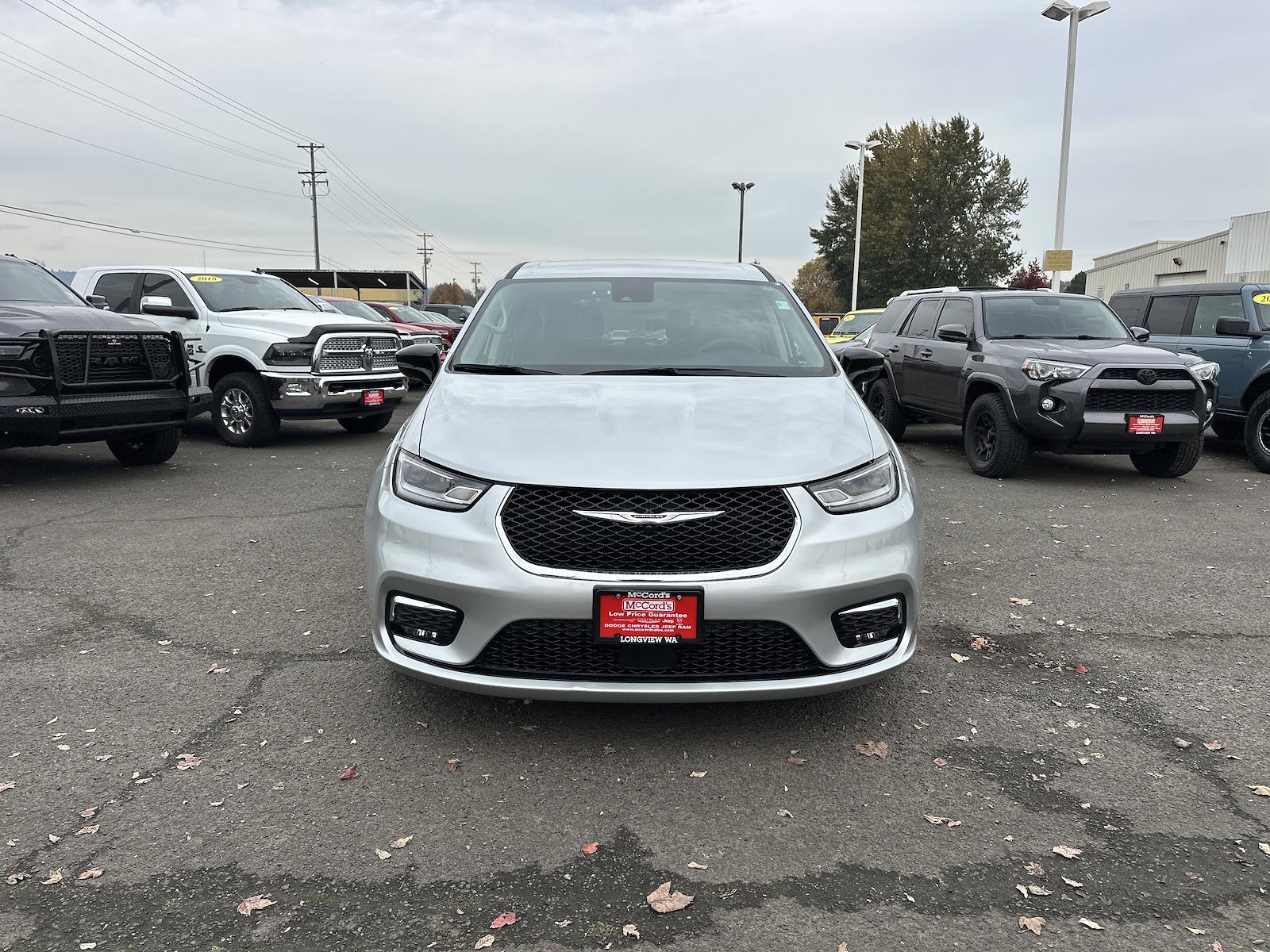 Used 2024 Chrysler Pacifica - photo 10