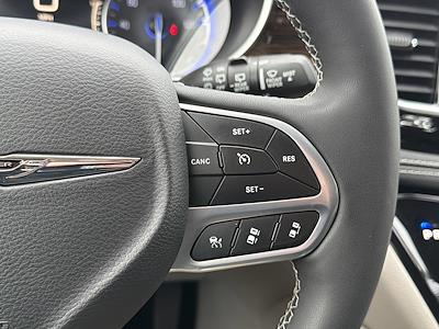 Used 2023 Chrysler Pacifica - photo 1