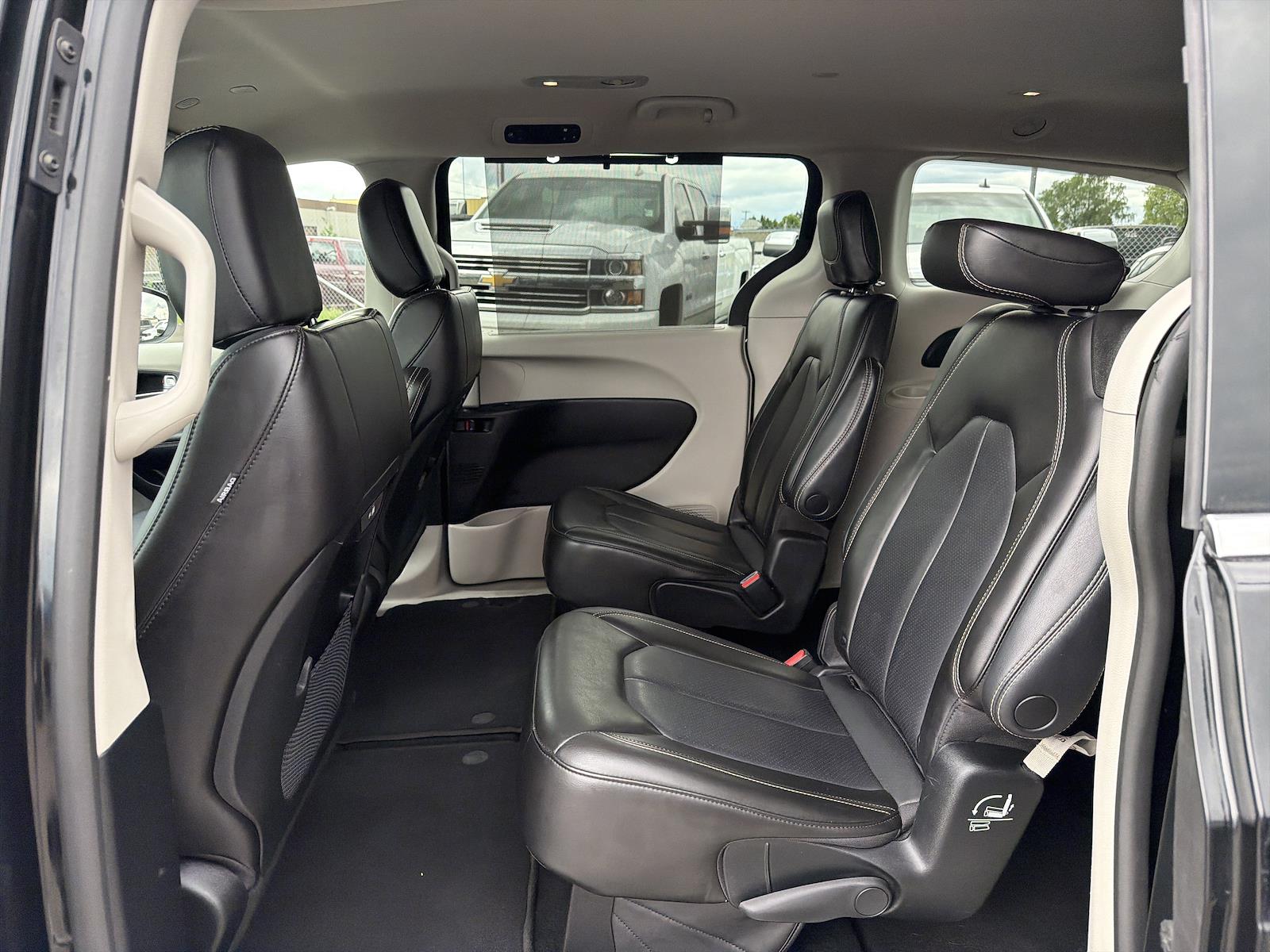 Used 2023 Chrysler Pacifica - photo 13