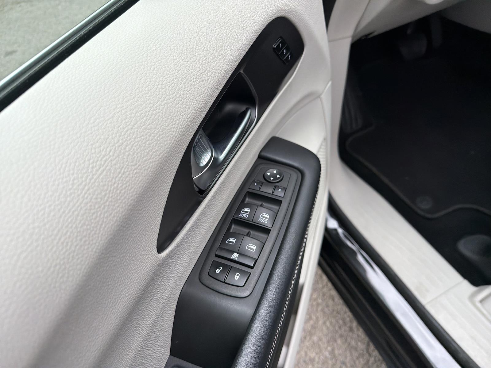 Used 2023 Chrysler Pacifica - photo 16