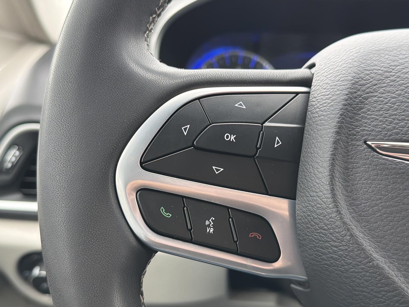 Used 2023 Chrysler Pacifica - photo 18