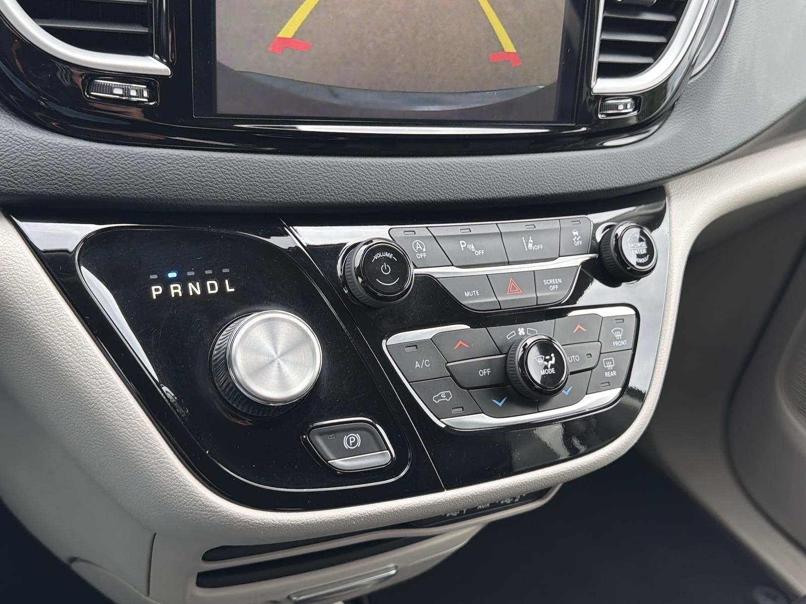 Used 2023 Chrysler Pacifica - photo 25