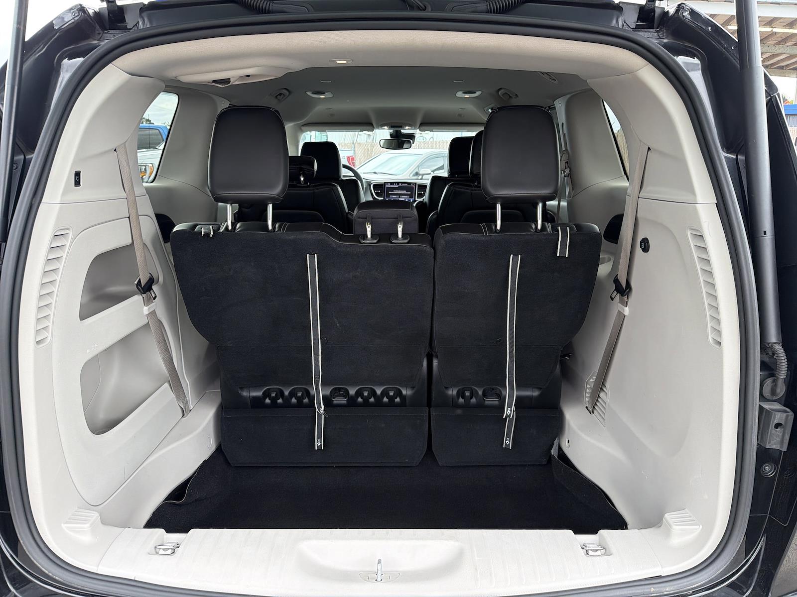 Used 2023 Chrysler Pacifica - photo 7