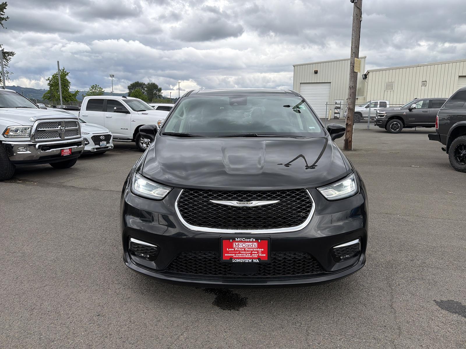Used 2023 Chrysler Pacifica - photo 10