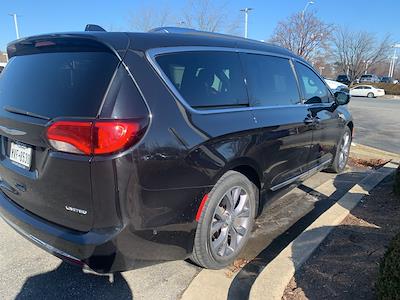 Used 2020 Chrysler Pacifica Limited FWD Minivan for sale #662388A - photo 2