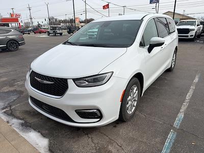 Used 2023 Chrysler Pacifica - photo 1
