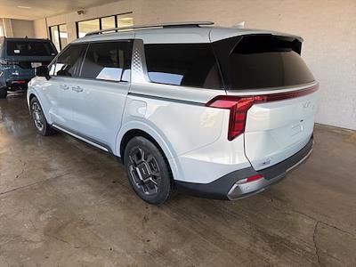 Used 2025 Kia Carnival - photo 1