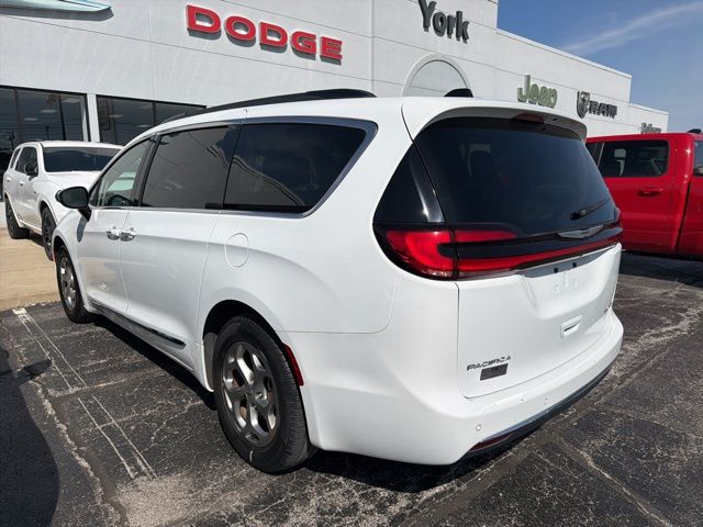 Used 2023 Chrysler Pacifica - photo 2
