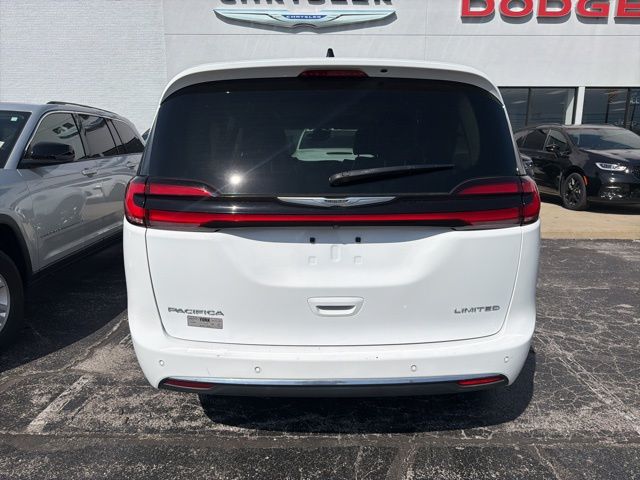 Used 2023 Chrysler Pacifica - photo 5