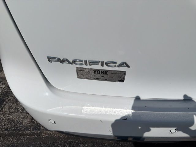 Used 2023 Chrysler Pacifica - photo 6