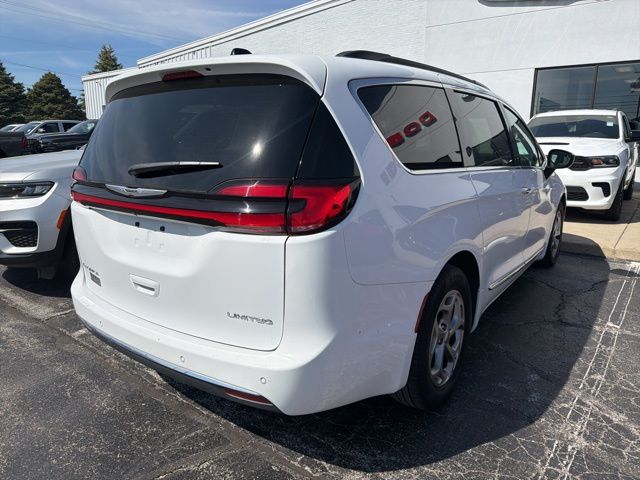 Used 2023 Chrysler Pacifica - photo 8