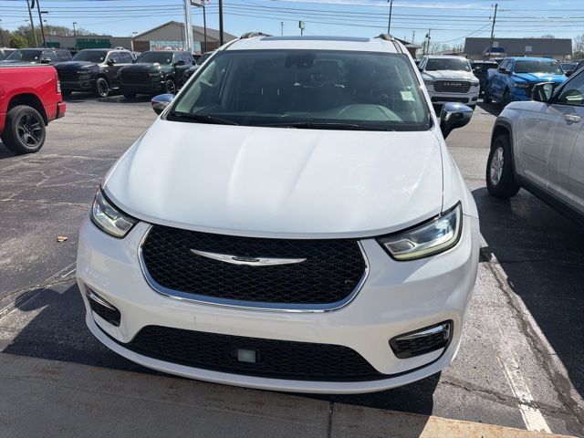 Used 2023 Chrysler Pacifica - photo 10