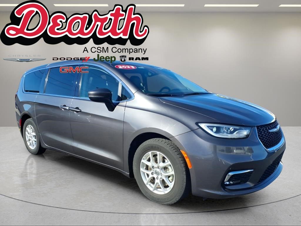 Used 2023 Chrysler Pacifica Touring L Minivan - photo 1