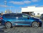 Used 2024 Chrysler Pacifica Select Minivan for sale #P9256 - photo 3