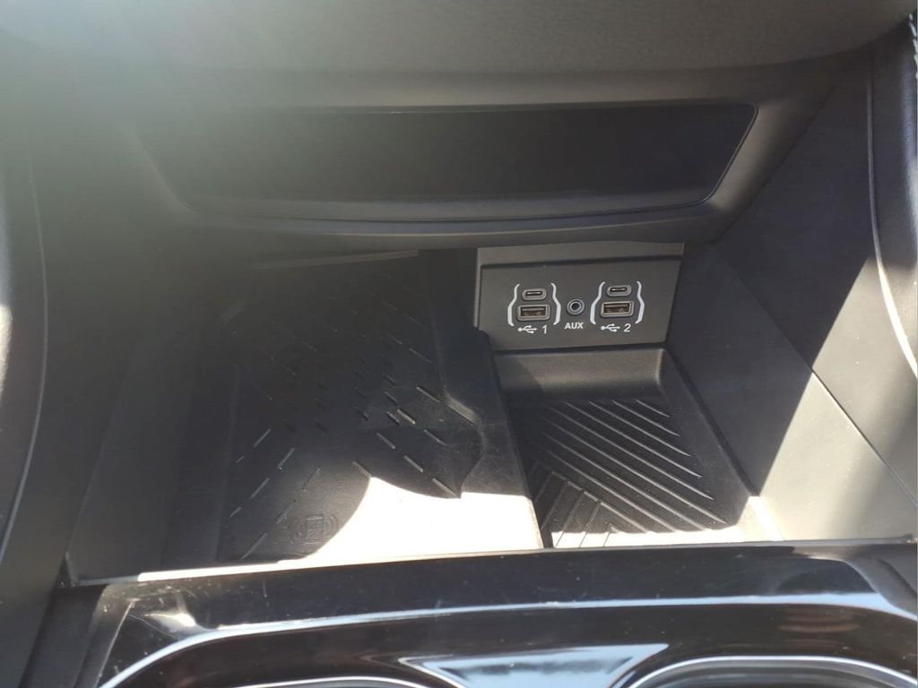 Used 2025 Chrysler Pacifica - photo 14