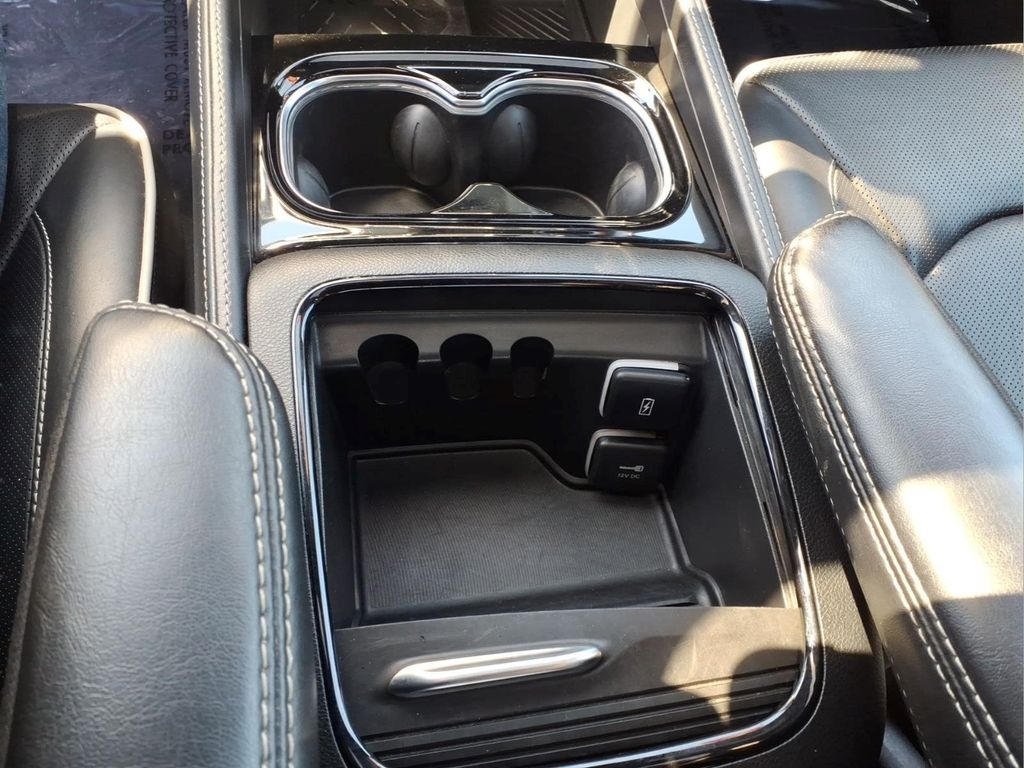 Used 2025 Chrysler Pacifica - photo 15