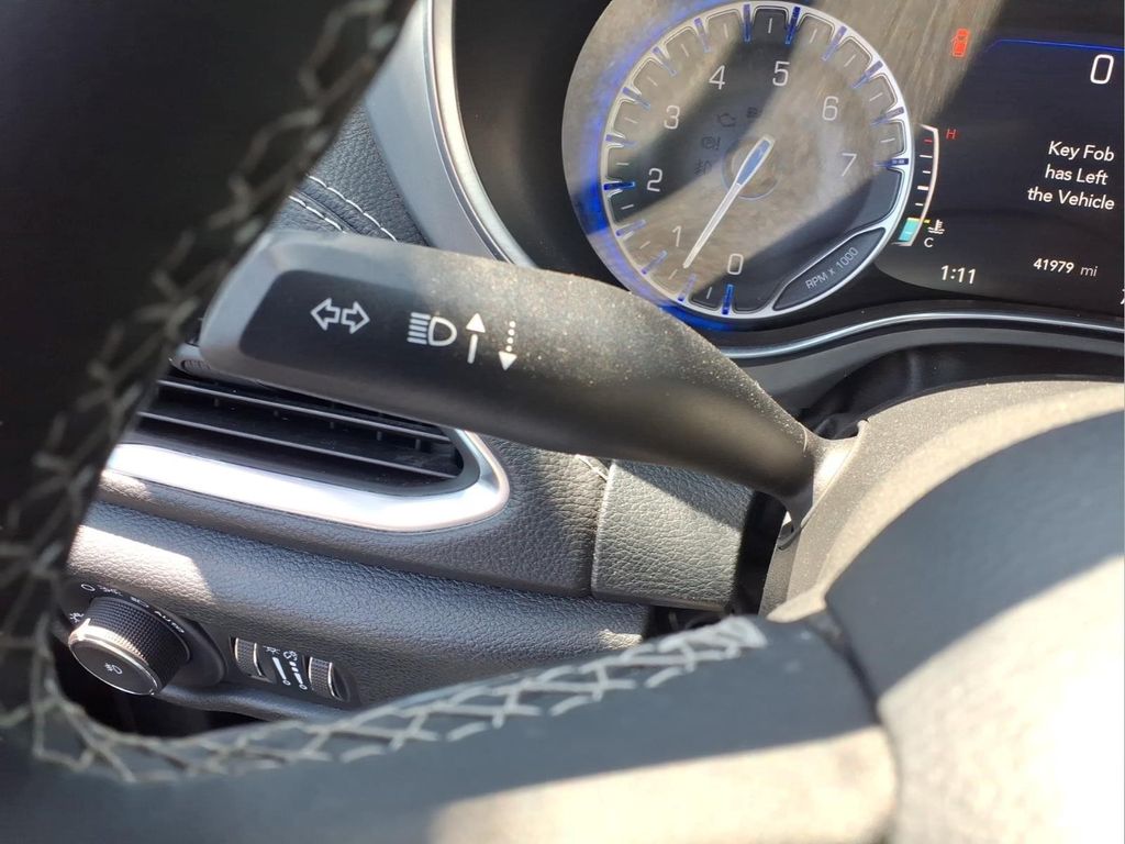 Used 2025 Chrysler Pacifica - photo 20