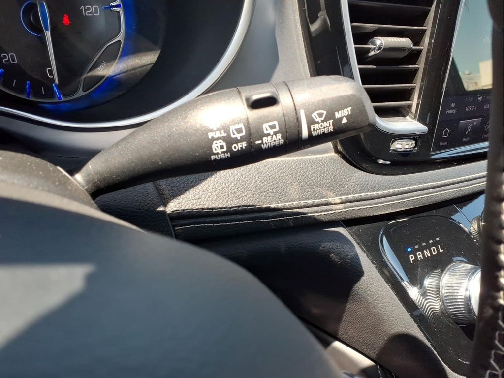 Used 2025 Chrysler Pacifica - photo 24