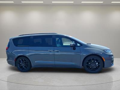 2025 Chrysler Pacifica FWD Minivan for sale #P9323 - photo 2