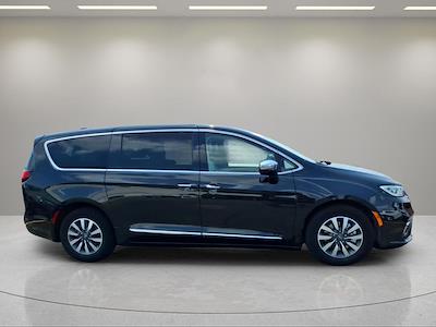 2023 Chrysler Pacifica FWD Minivan for sale #P9374 - photo 2