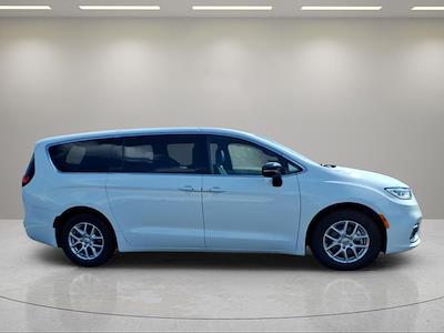 2025 Chrysler Pacifica FWD Minivan for sale #P9418 - photo 2