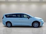 Used 2025 Chrysler Pacifica Select Minivan thumbnail 2