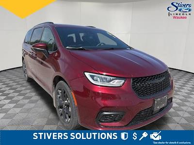 Used 2023 Chrysler Pacifica - photo 2