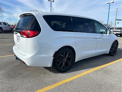 2018 Chrysler Pacifica FWD, Minivan for sale #D8039A - photo 2