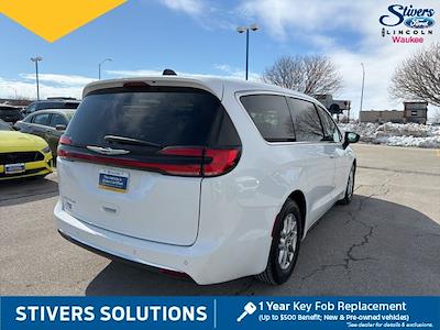 Used 2024 Chrysler Pacifica - photo 1
