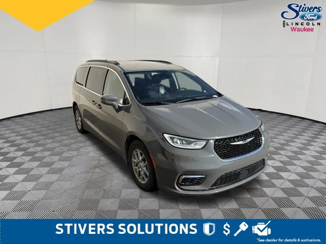 Used 2022 Chrysler Pacifica - photo 2
