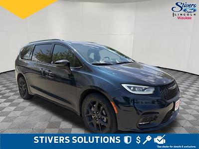 2023 Chrysler Pacifica AWD Minivan for sale #Q65145A - photo 2