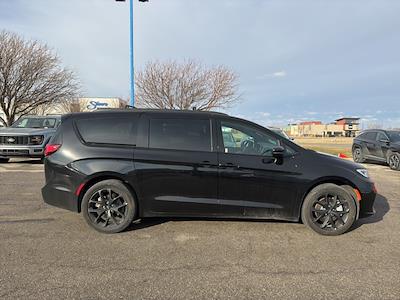 Used 2024 Chrysler Pacifica - photo 1