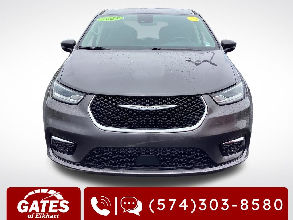 Used 2023 Chrysler Pacifica - photo 2