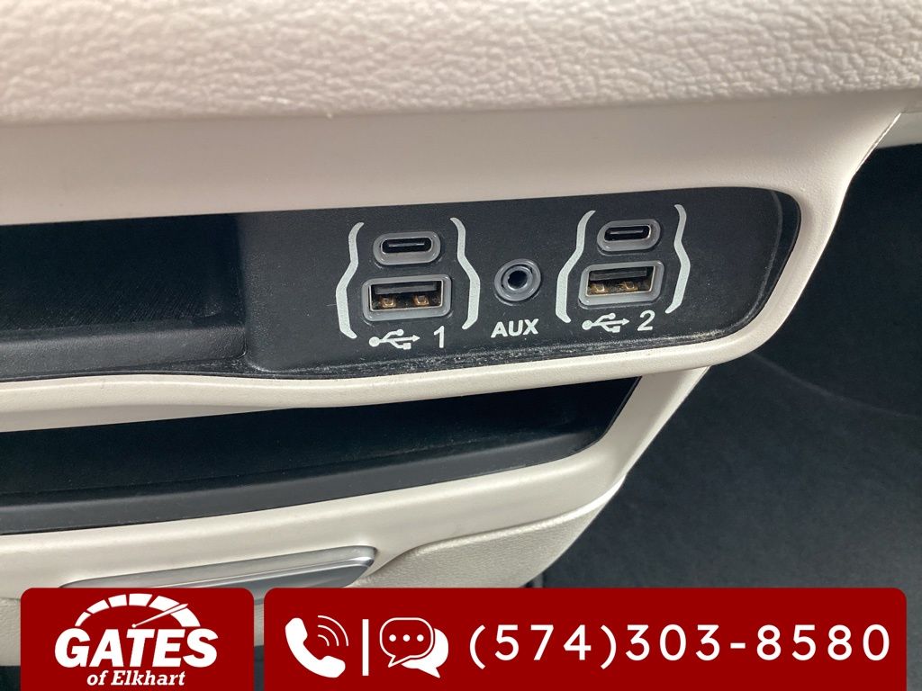 Used 2023 Chrysler Pacifica - photo 25