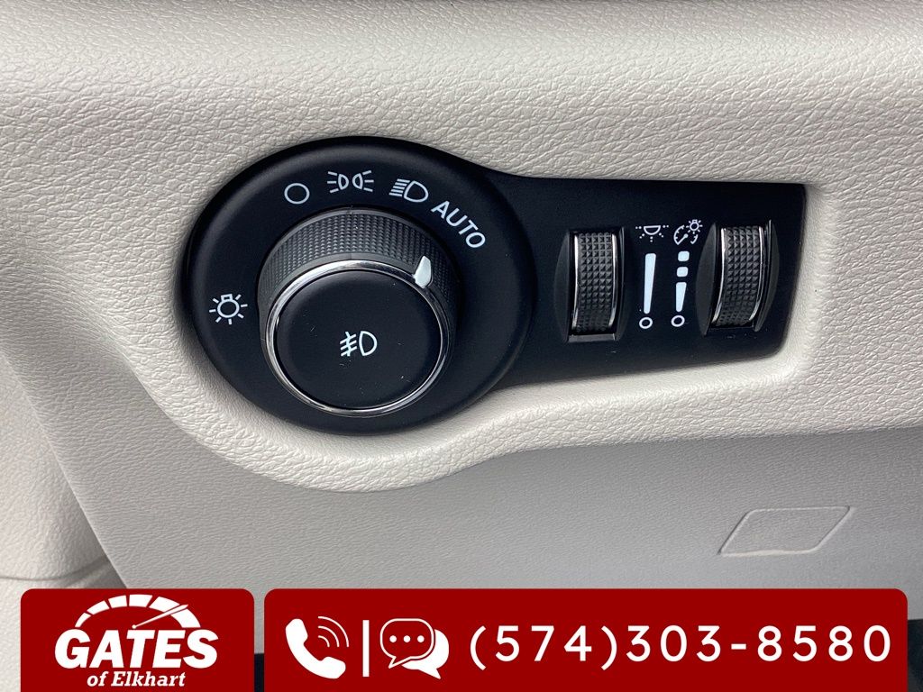 Used 2023 Chrysler Pacifica - photo 30