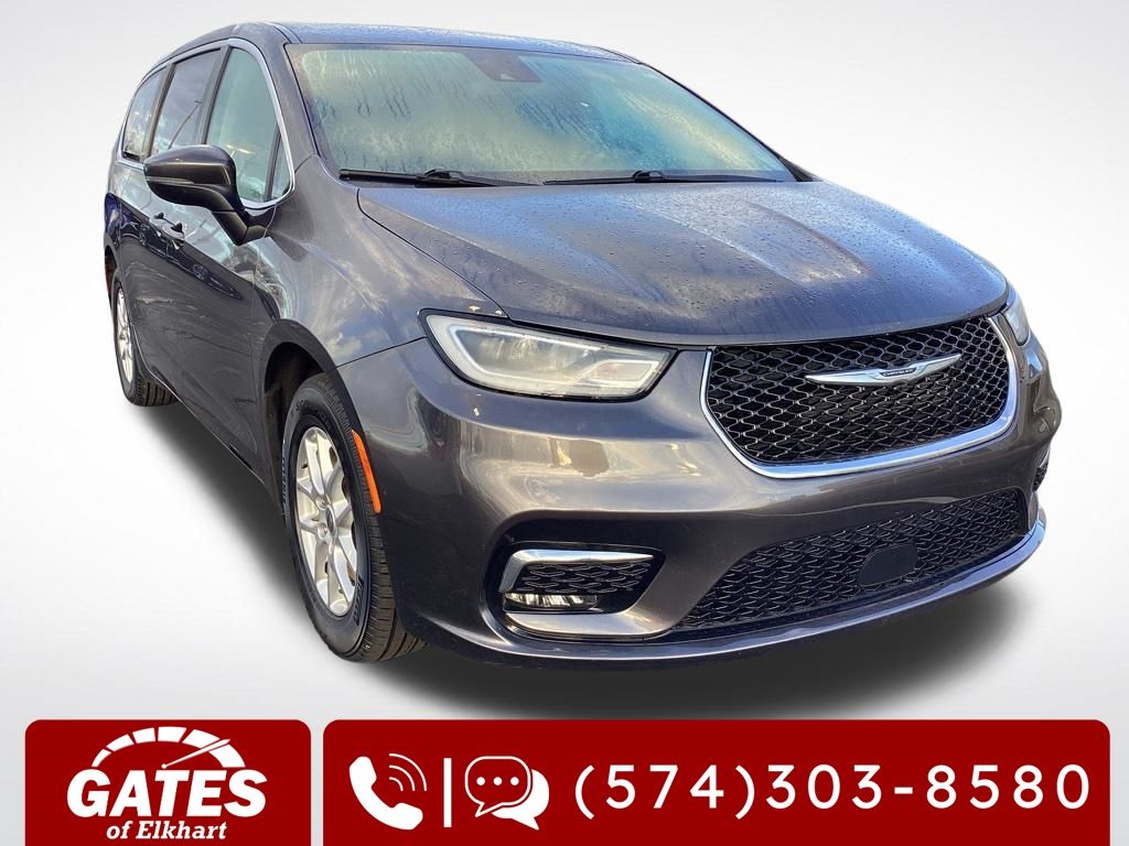 Used 2023 Chrysler Pacifica - photo 1