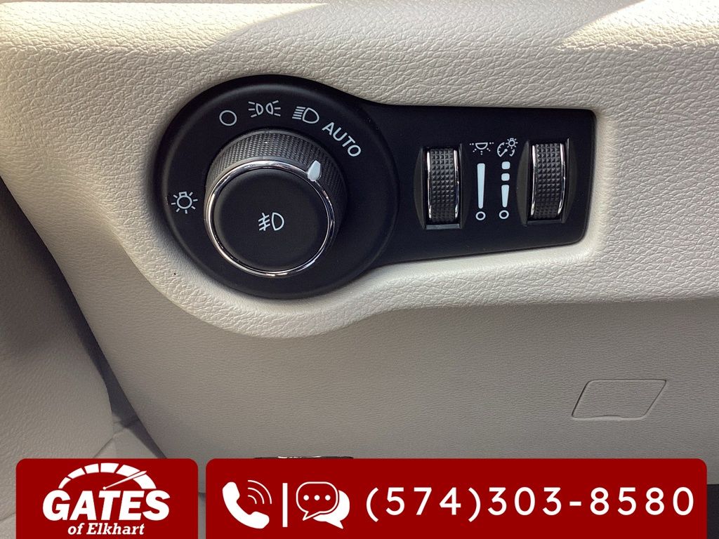 Used 2023 Chrysler Pacifica - photo 29