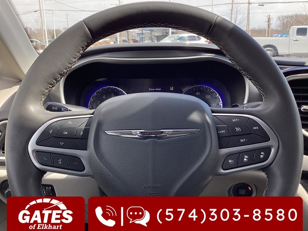 Used 2023 Chrysler Pacifica - photo 32