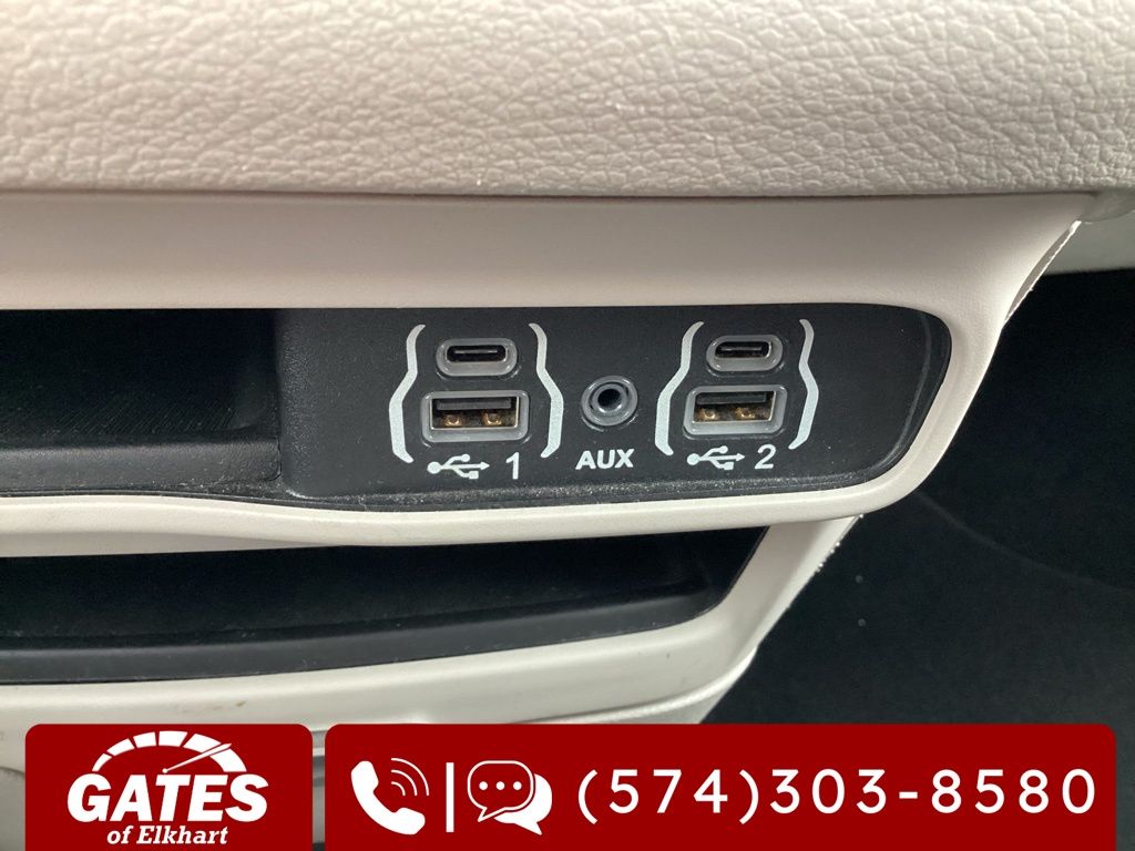Used 2023 Chrysler Pacifica - photo 24