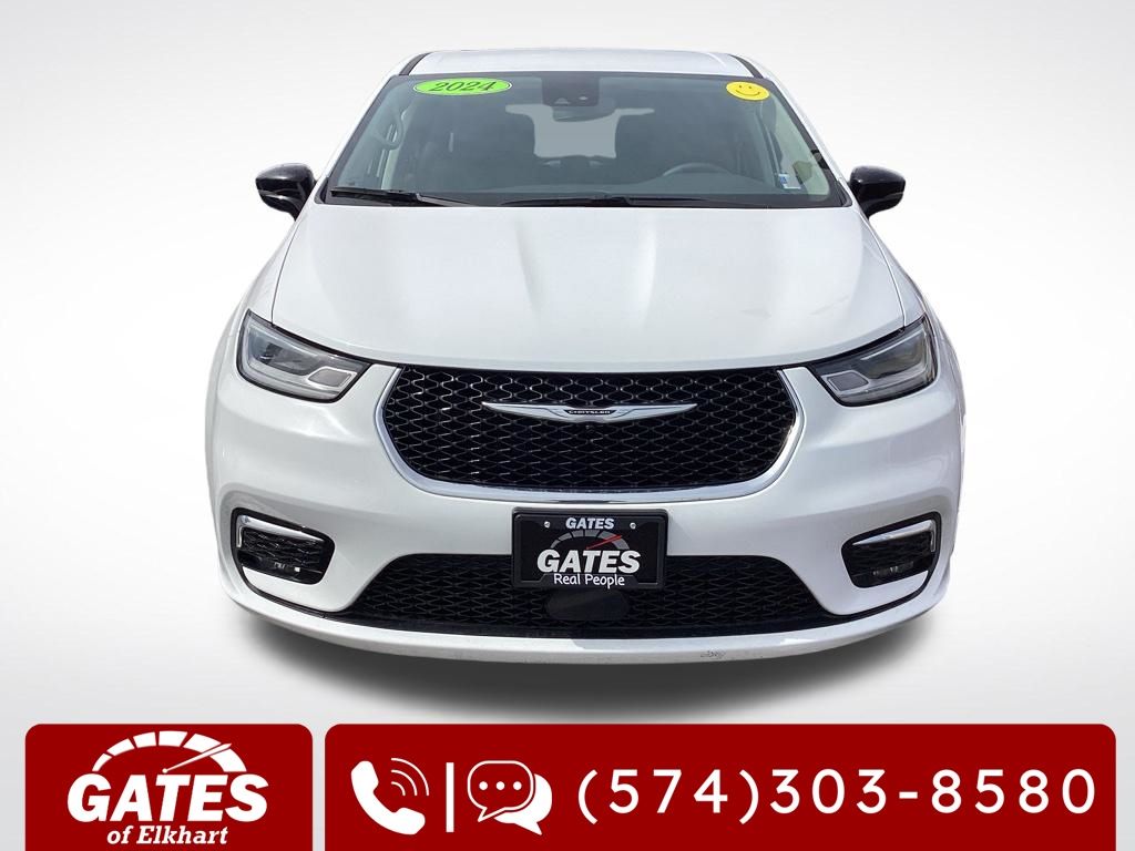 Used 2024 Chrysler Pacifica - photo 2