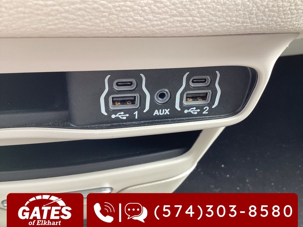 Used 2024 Chrysler Pacifica - photo 28
