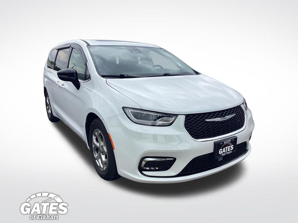 Used 2024 Chrysler Pacifica - photo 2